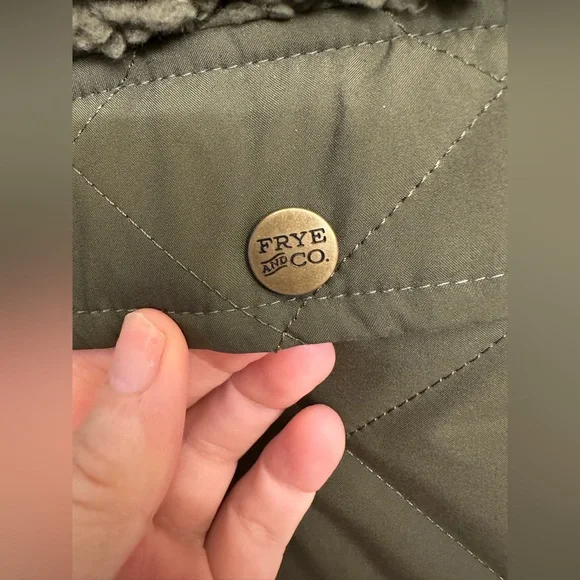 Frye and Co. Lightweight Sherpa Quilted Green Bomber Jacket - Picture 4 of 11